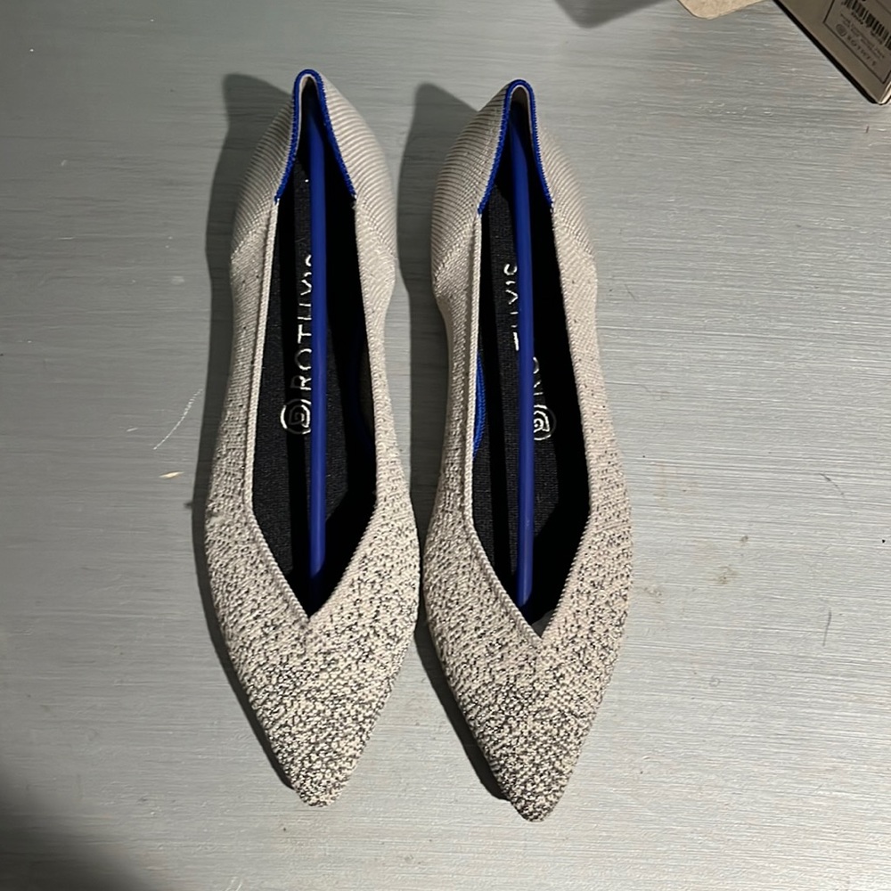 NWT/unworn Rothy’s retired pearl metalic point